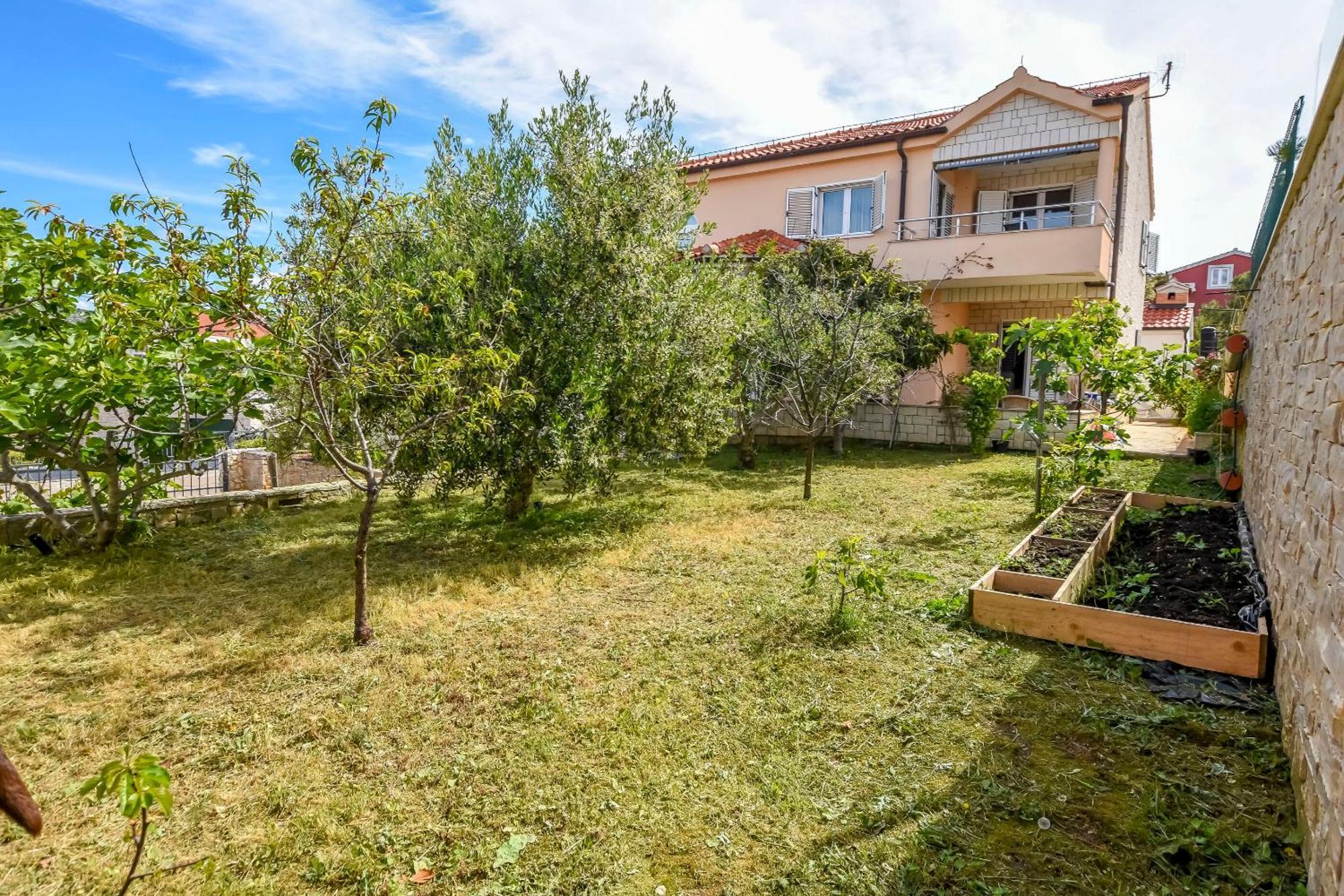 Apartments Ema Razanj Luaran gambar