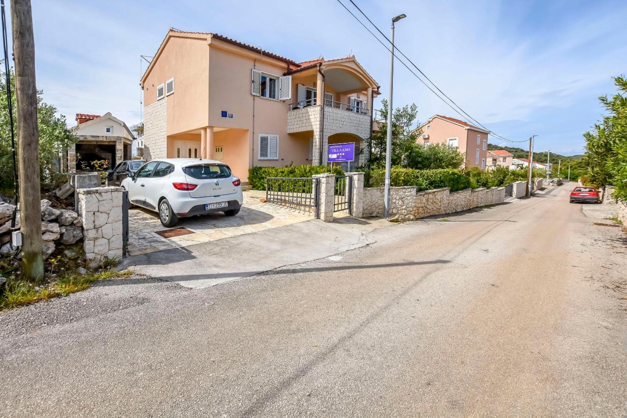 Apartments Ema Razanj Luaran gambar