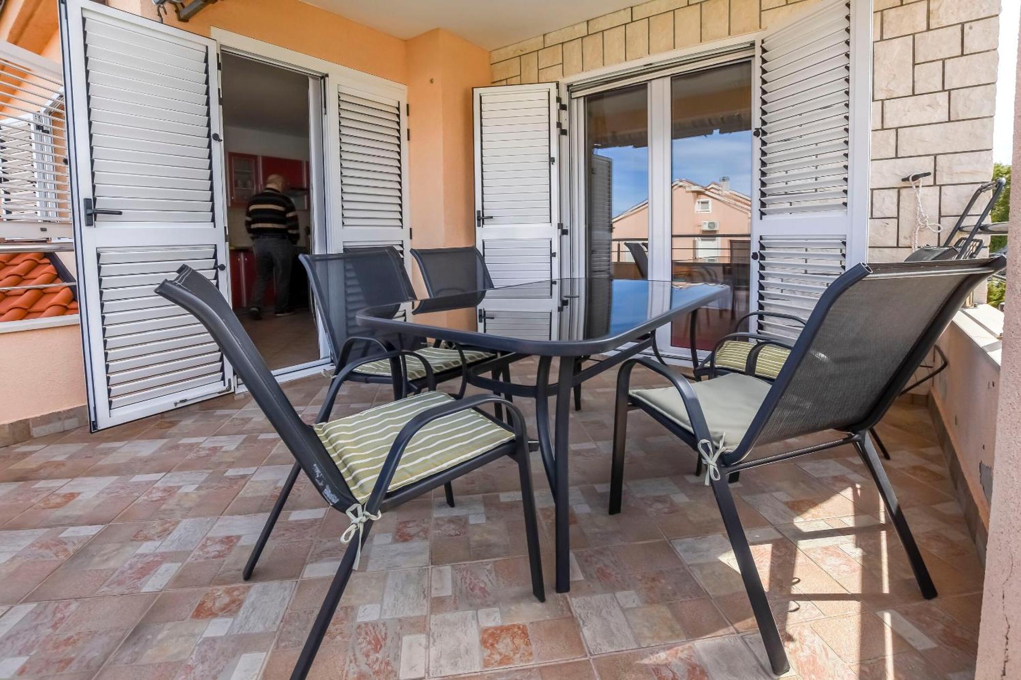 Apartments Ema Razanj Luaran gambar